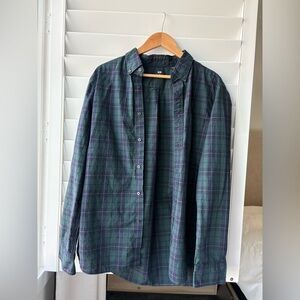 Uniqlo Men's Navy and Green Plaid button down shirt large